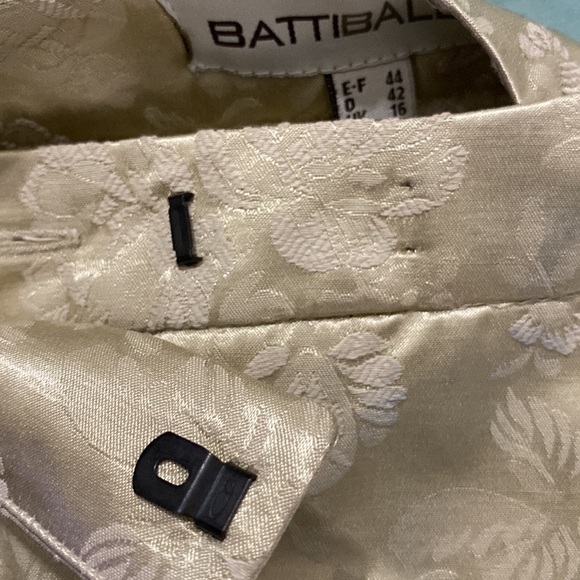 BattiBaleno Floral MIDI Skirt with missing hook at back - Picture 15 of 16